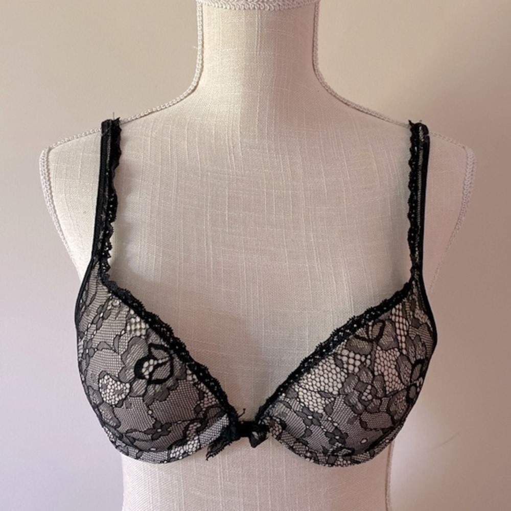 Jessica Simpson padded push up plunge black lace on white bra, underwire 34B
